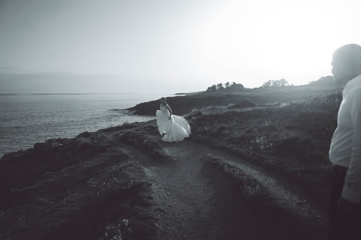 Couple lors d'une séance post-mariage en Bretagne